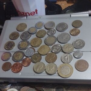 Assorted Foreign Coins Collection(British UK Canada Etc ...)